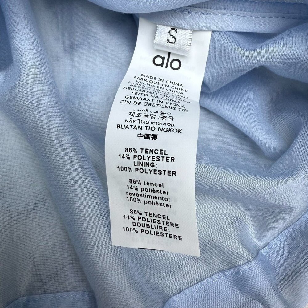 ALO Yoga Women's Blue Silk Sunscreen Sports Set Sz S - Picture 5 of 8